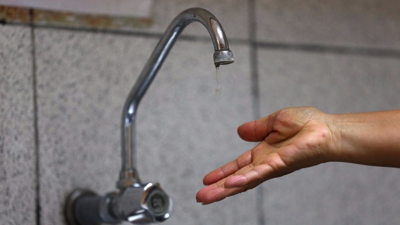 Moradores de Dias d’Ávila sofrem com a falta de água há 10 dias 