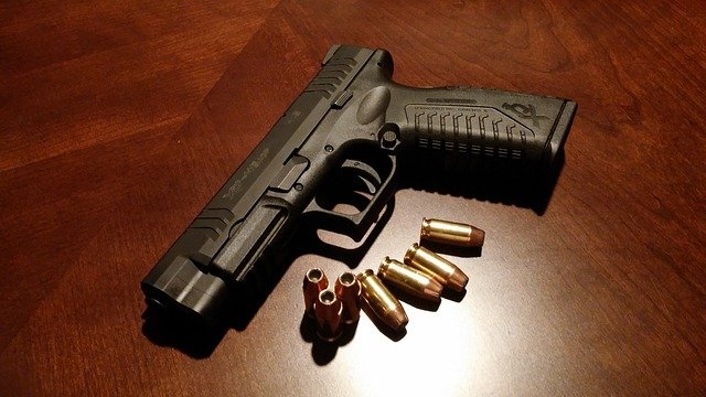 PMs aposentados do Rio ganham direito a arma e munição pagos pelo Estado