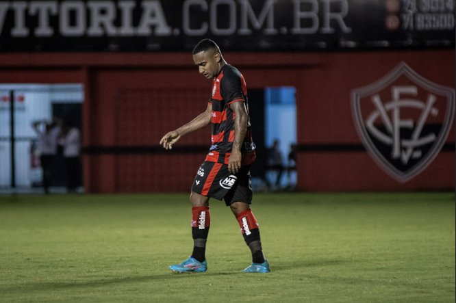 Vitória desperdiça chances e é derrotado em casa para o Volta Redonda 