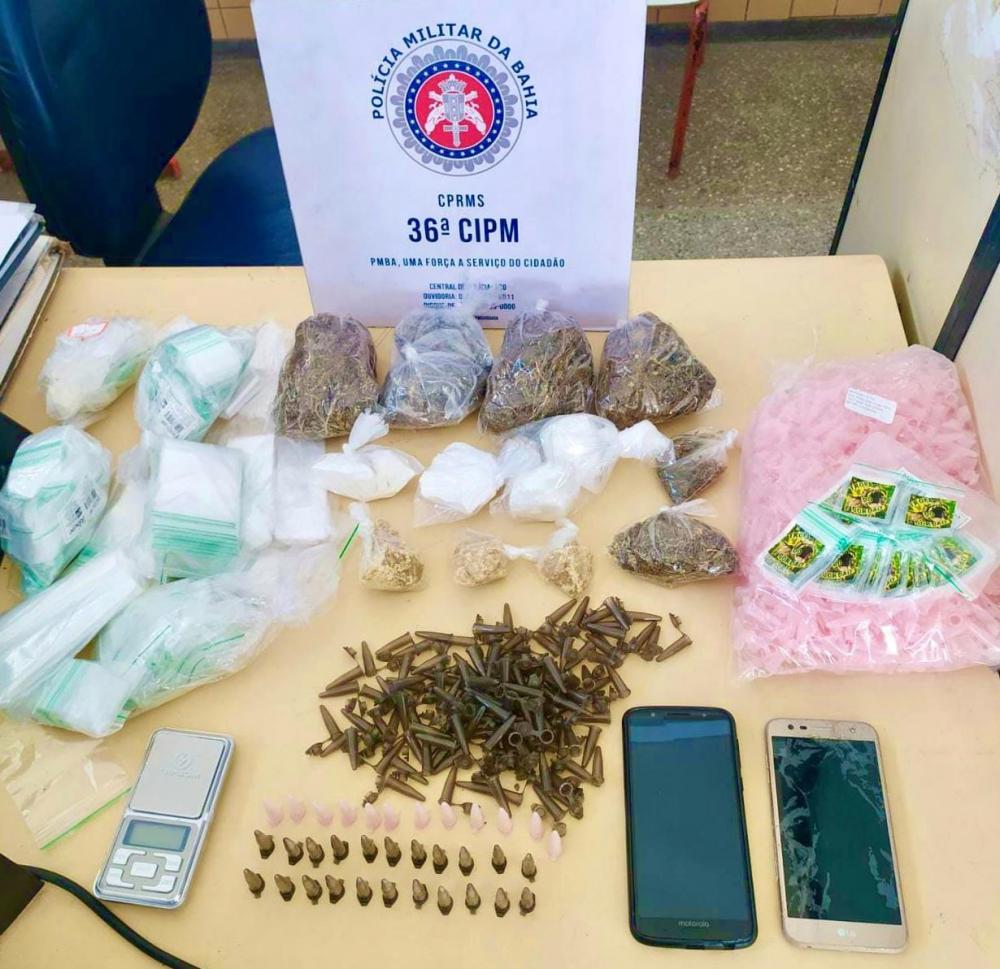 Homens são presos com mais de 700 gramas de drogas em Dias d’Ávila 
