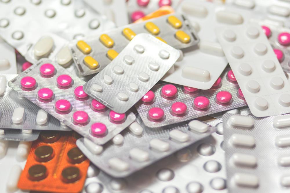 Estoque de medicamentos em baixa gera novo alerta de entidades ao Ministério da Saúde