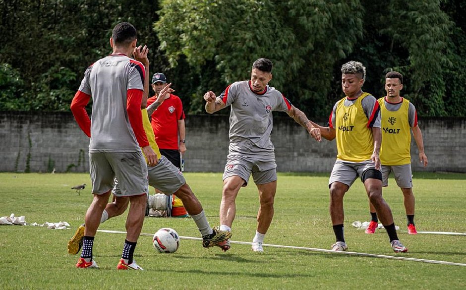 Após folga, elenco do Vitória foca no Atlético-CE