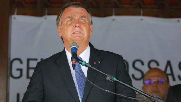Bolsonaro rebate reportagem do UOL e aponta mentira