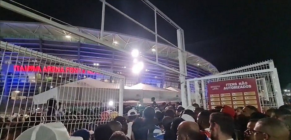 Torcida do Bahia relata confusão e roubo na entrada da Fonte Nova antes de jogo com Sport