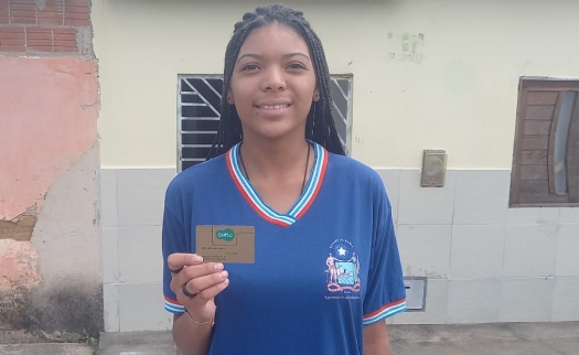  Estudantes da rede estadual recebem novo crédito do 'Bolsa Presença'
