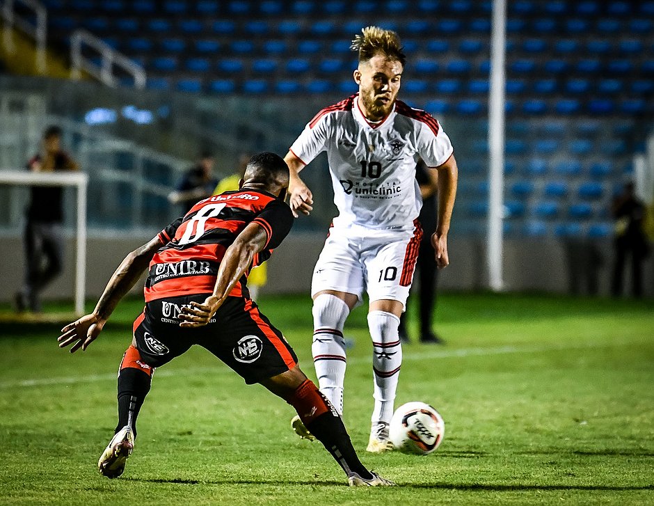 Diretoria do Vitória multa jogadores e auxiliar após briga em Fortaleza