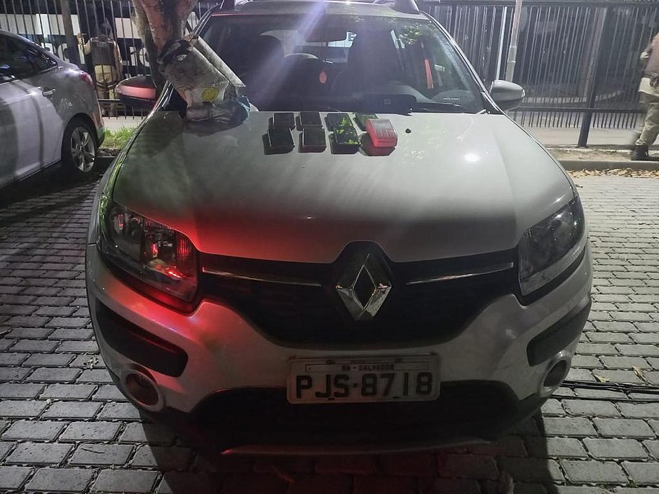 Carro utilizado para cometer assaltos em Camaçari é apreendido