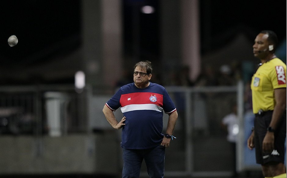 Guto Ferreira discute com torcedor e depois pede desculpa