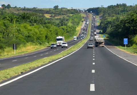 Feriado do Corpus Christi deve aumentar em até 30% a circulação de veículos na BR-324 