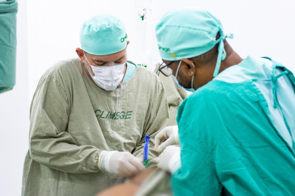 Climege realiza primeira cirurgia com transplante de células-tronco 