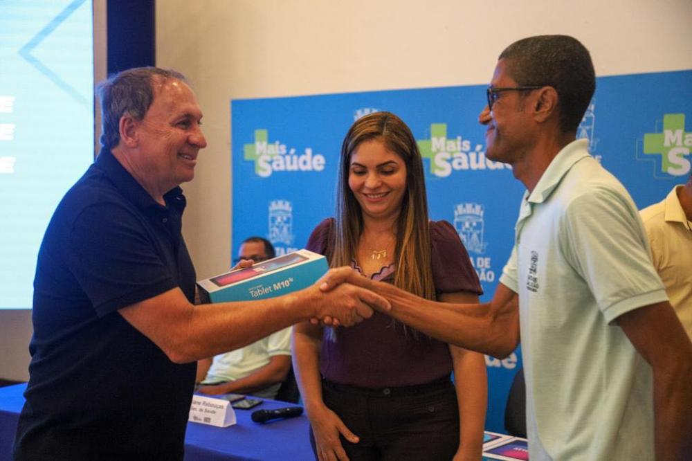 Entrega de 102 tablets promete trazer inovação e agilidade para Saúde em Mata de São João