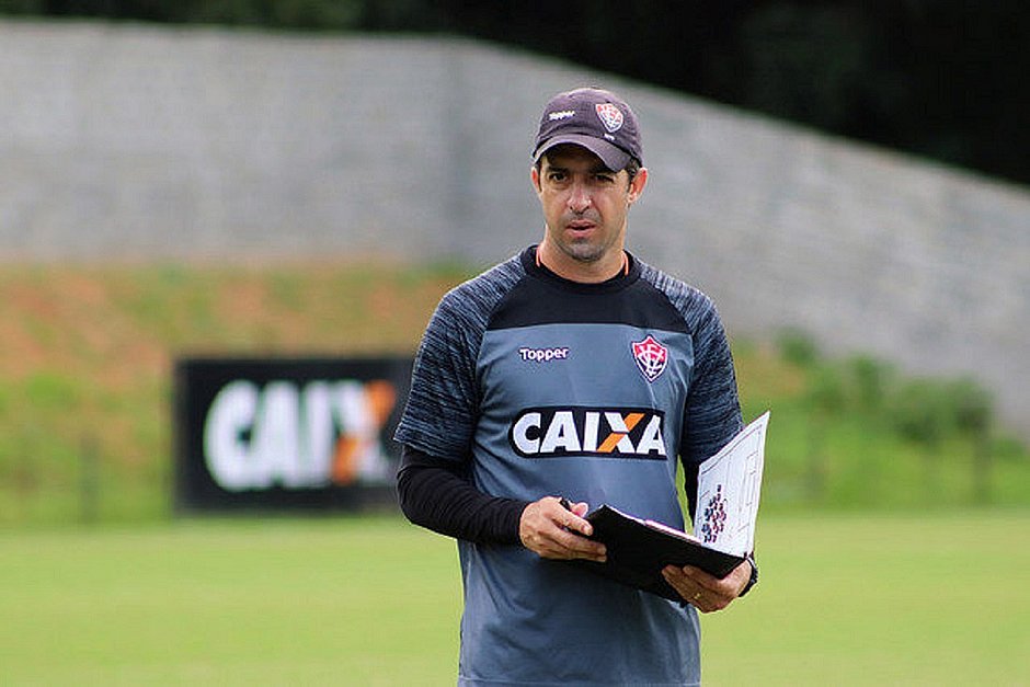 João Burse é o novo técnico do Vitória