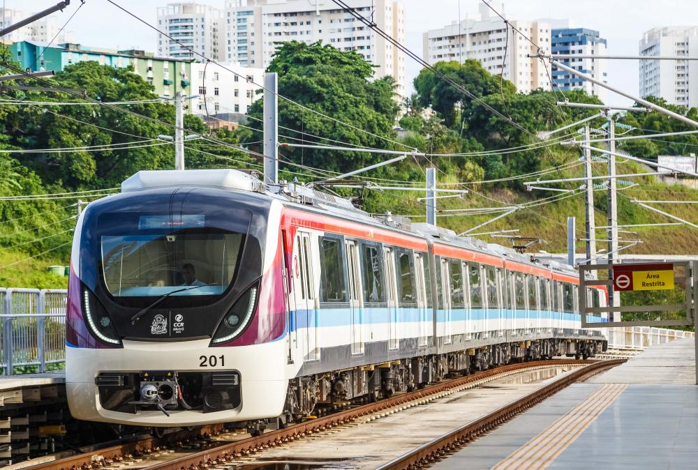 Metrô tem horário de funcionamento ampliado nesta segunda-feira (27)