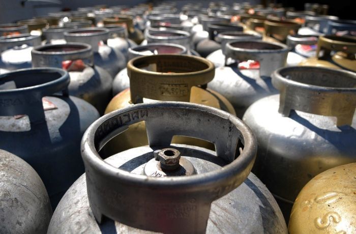 Gás de cozinha sofre novo aumento na Bahia e preço se aproxima de R$ 140