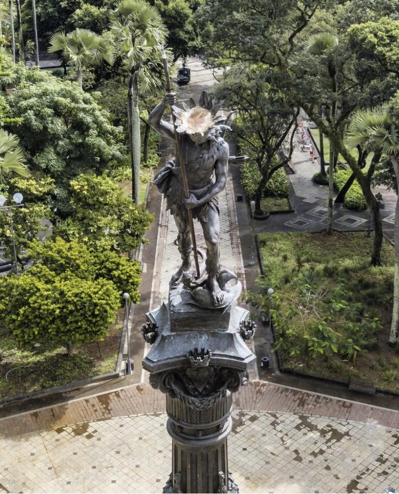 Sob chuva fraca, desfile do 2 de Julho volta a acontecer em Salvador