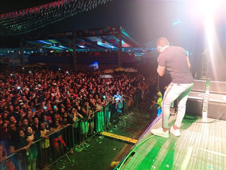 Grande show de Pablo e brilhantismo dos artistas locais marcam a segunda noite do Forró d'Ávila