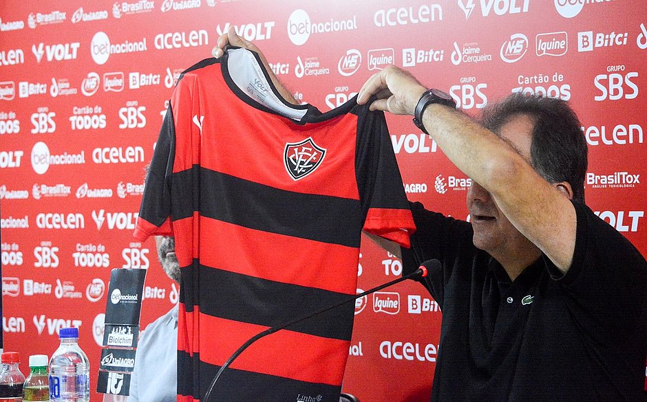 Vitória lança camisa com preço popular