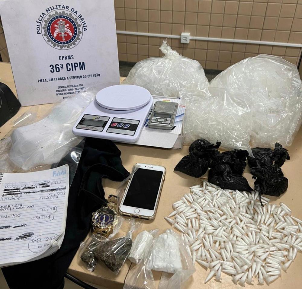Polícia Militar apreende 268 pinos de cocaína e prende dupla acusada de tráfico em Dias d’Ávila