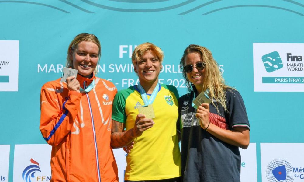 Ana Marcela vence etapa de Paris do circuito de maratonas aquáticas 