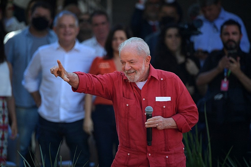Lula agradece ex-vereador petista preso por empurrar empresário contra caminhão 