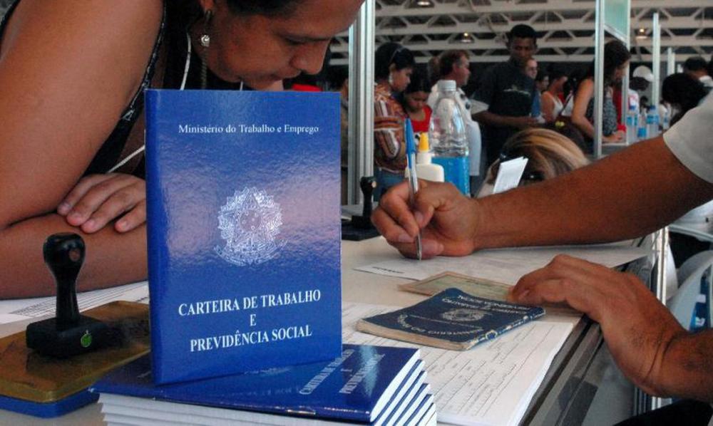 Projeto de lei obriga empresas a informar salário em ofertas de empregos 