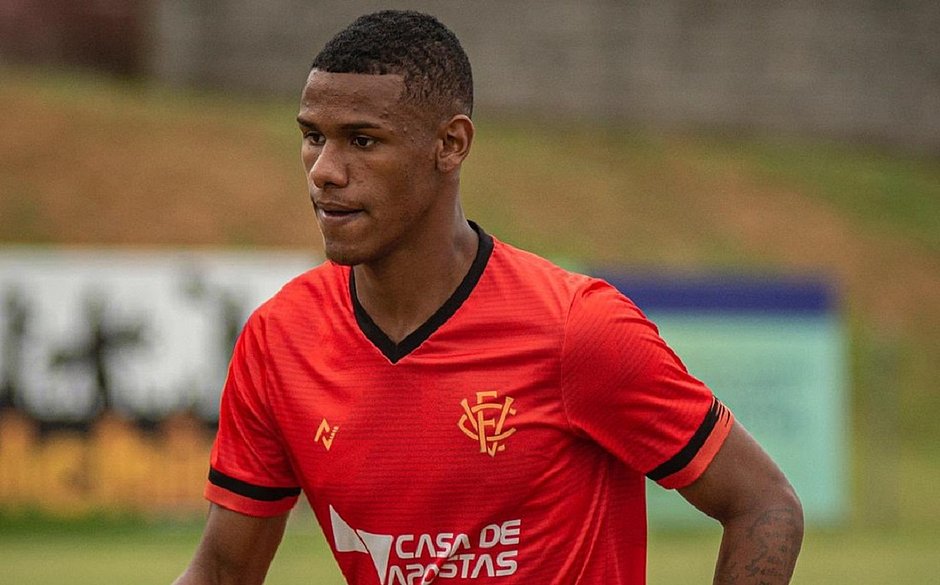 Vitória faz contraproposta ao Portimonense por João Pedro