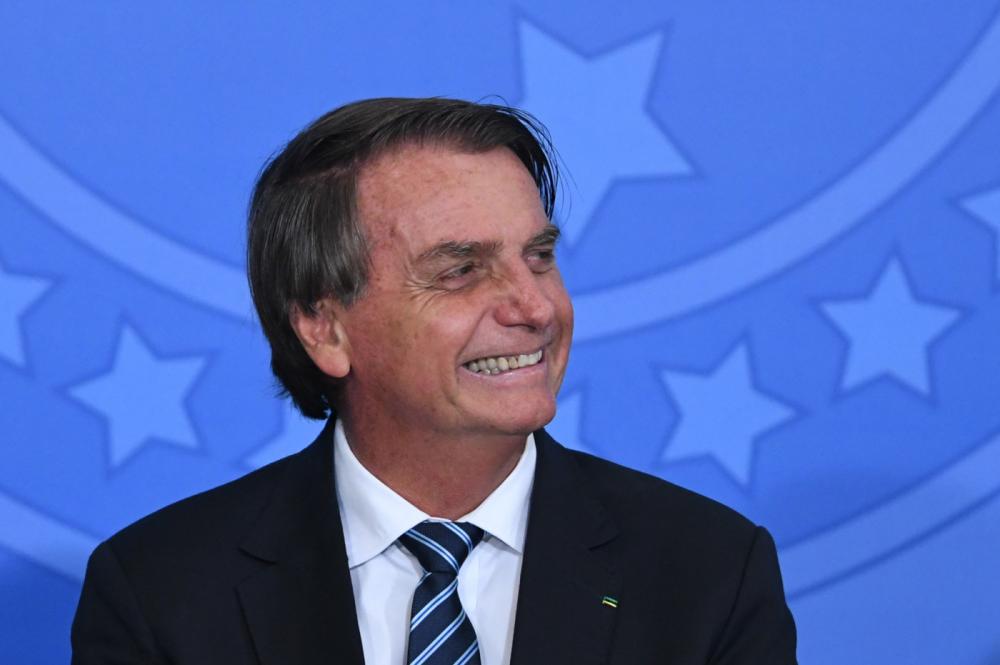 Bolsonaro contraria Lula e exibe hospedagem a custo “quase zero”