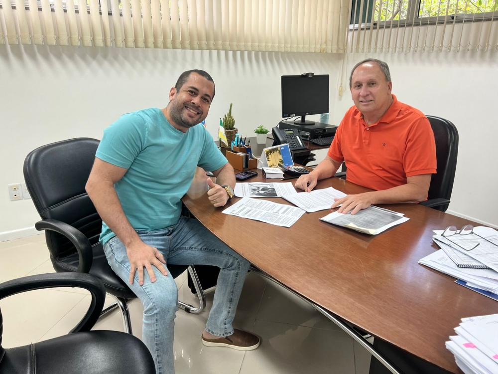 Prefeito autoriza processo licitatório para castração de cães e gatos gratuitamente no Município.