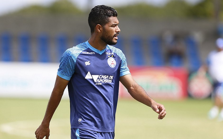 Djalma recebe o terceiro amarelo e desfalca o Bahia contra o CRB