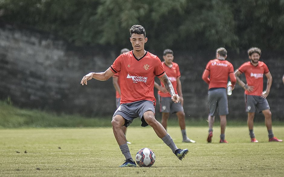 Vitória aceita proposta e empresta Mateus Moraes a clube da Ucrânia