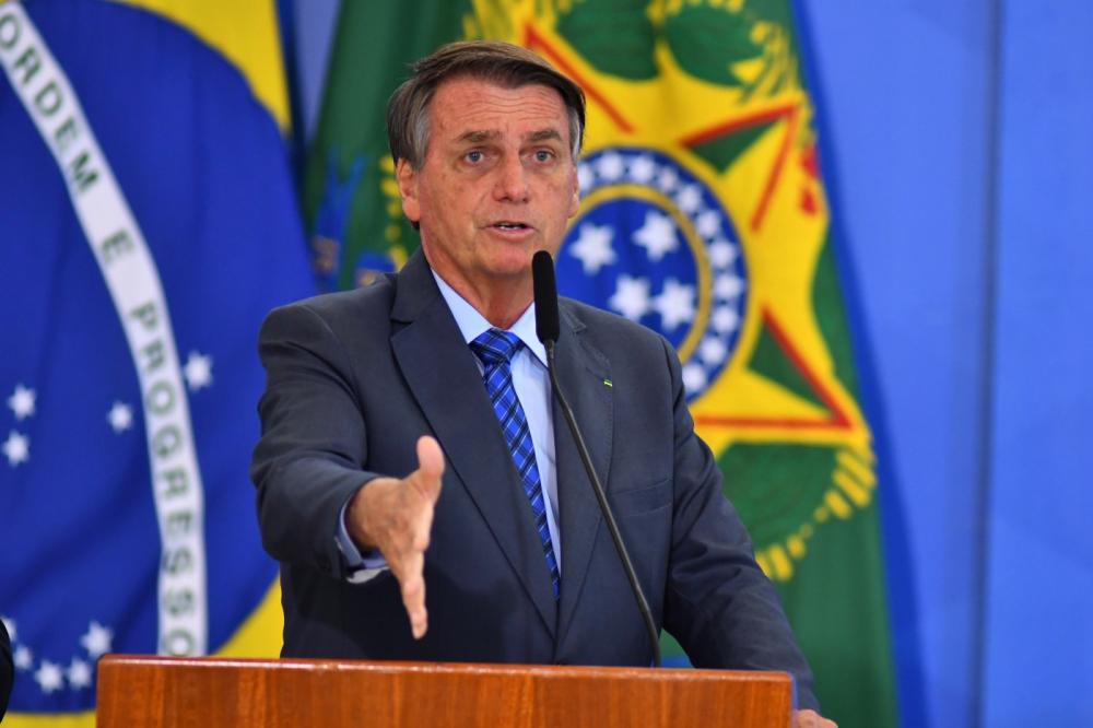 A embaixadores Bolsonaro volta a questionar urna e criticar ministros