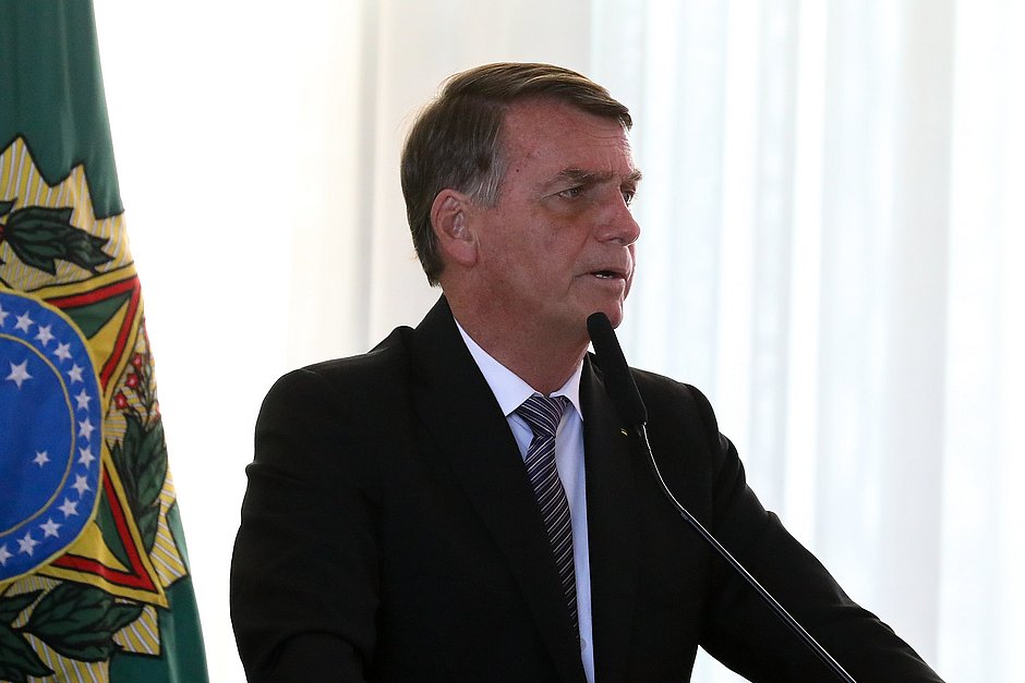 Brasil negocia compra de combustível de outros países, diz Bolsonaro