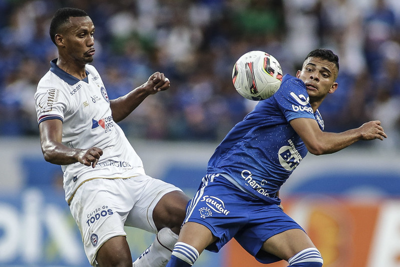 Com um a mais em campo, Bahia perde para o Cruzeiro no Mineirão