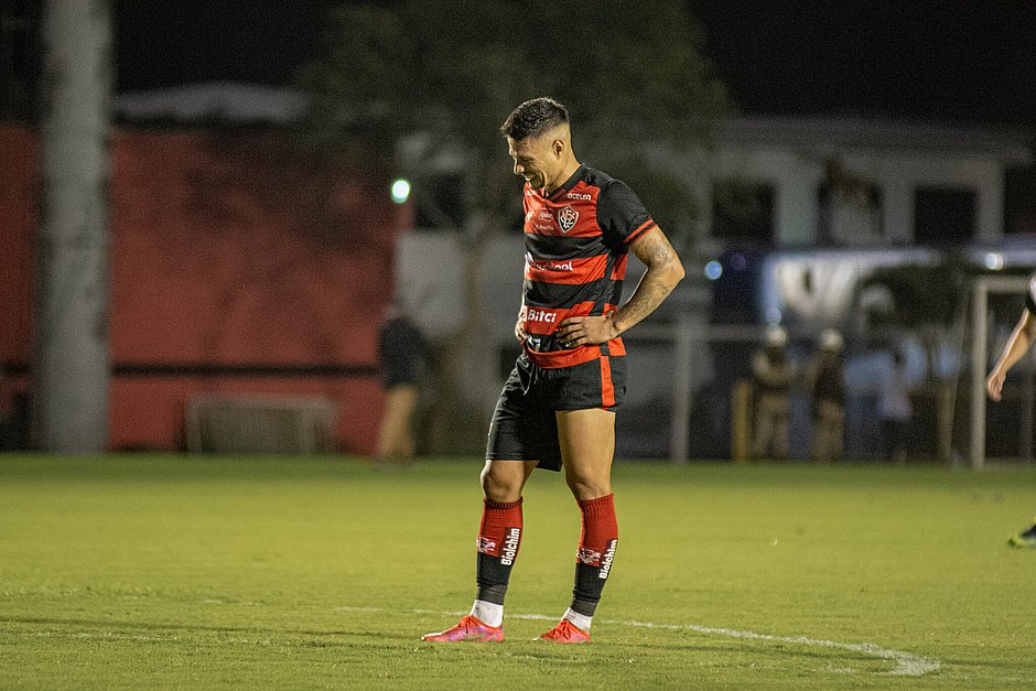 Artilheiro do Vitória, Rafinha será examinado em Salvador