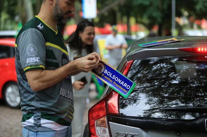 Matenses realizam adesivaço prol Bolsonaro próximo sábado no centro da cidade 