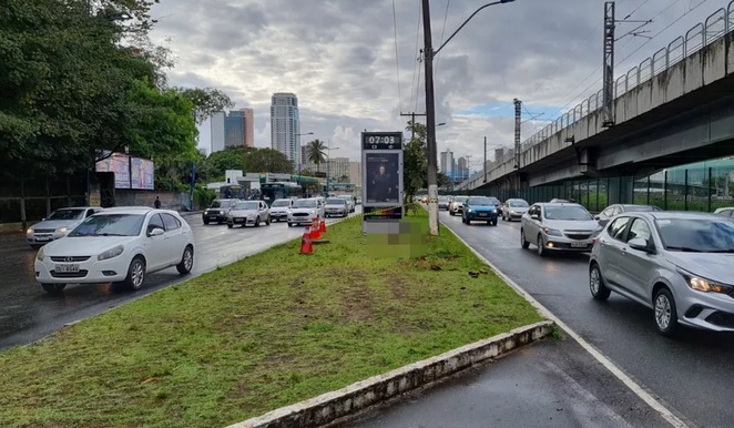 Homem é encontrado morto em canteiro central na Avenida ACM, em Salvador