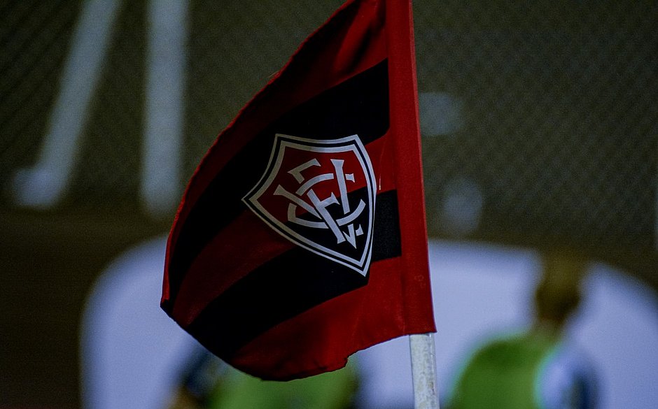 Vitória recebe mais uma punição da Fifa e fica novamente proibido de contratar