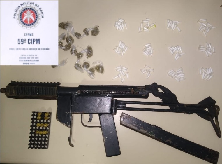 Suspeito de tráfico é preso com metralhadora e cocaína em Camaçari