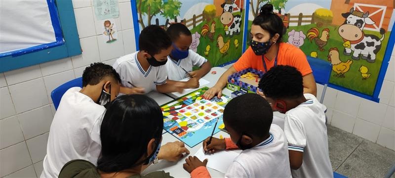 Alunos de Dias d'Ávila recebem oficinas gratuitas em parceria com Instituto Brasil Solidário