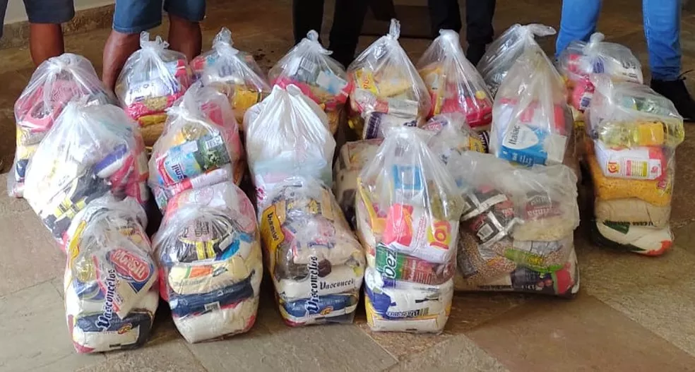 Prefeitura de Dias d’Ávila inicia distribuição de cestas básicas nesta quarta
