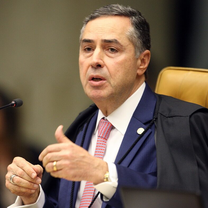 Barroso prorroga inquérito sobre Bolsonaro por mais 60 dias