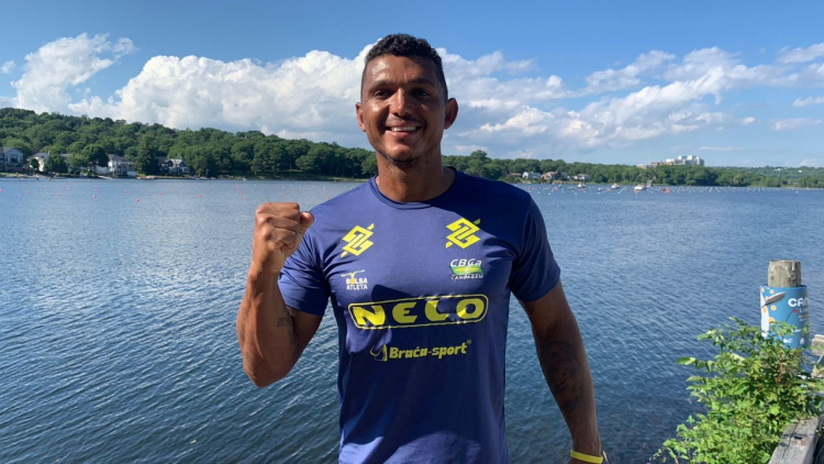 Isaquias Queiroz é campeão mundial do C1 500m de canoagem