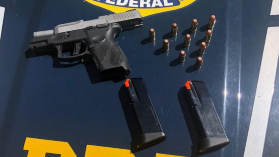 Homem que viajava para Salvador é preso com pistola e munições em veículo