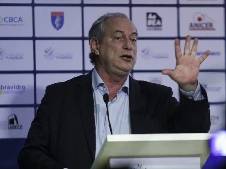 TSE aprova contas de Ciro, mas cobra devolução de R$ 348 mil