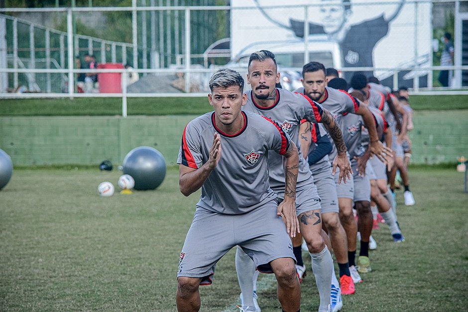 Vitória chega à última rodada em fase melhor do que os concorrentes