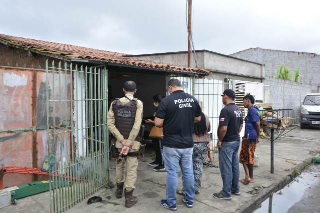 Jovem é morto a tiros dentro de oficina mecânica em Feira de Santana