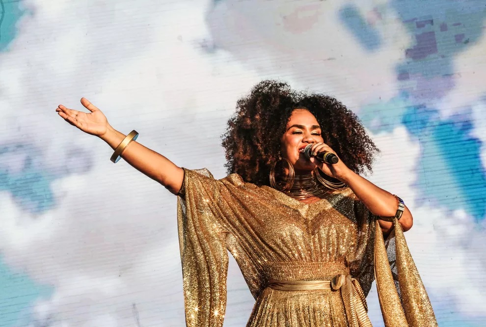 Projeto Tamar recebe Mariene de Castro em homenagem às mulheres do samba