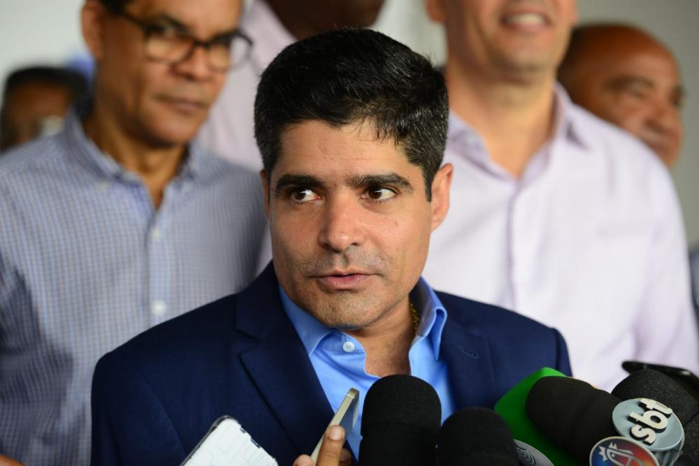 ACM Neto terá 1 minuto a mais do que Jerônimo no horário eleitoral, aponta projeção