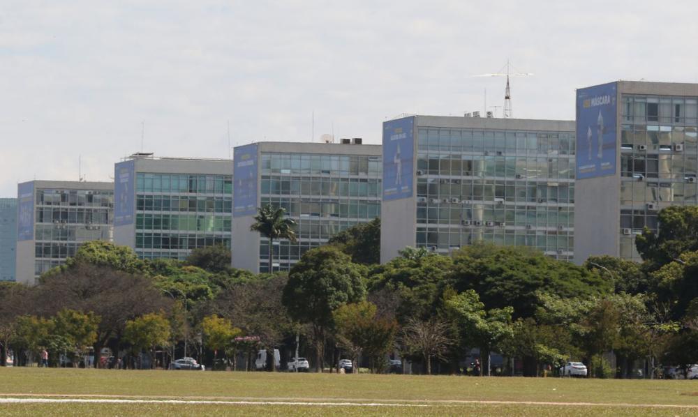 Gastos reais com funcionalismo caem para menor nível desde 2008 