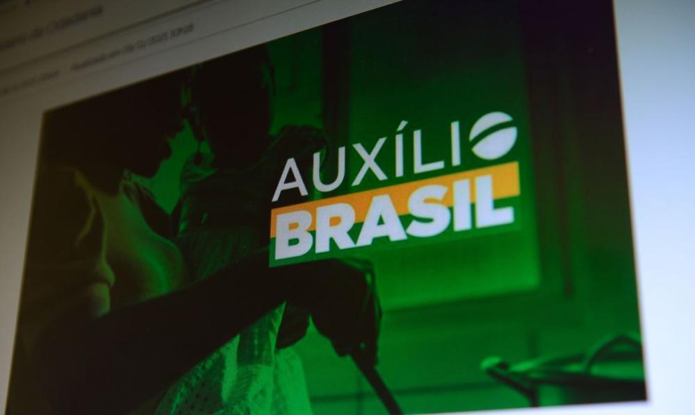 Beneficiários com NIS final 5 recebem hoje Auxílio Brasil